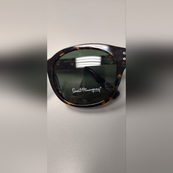 Ernest Hemingway Sunglasses - Picture 11 of 16